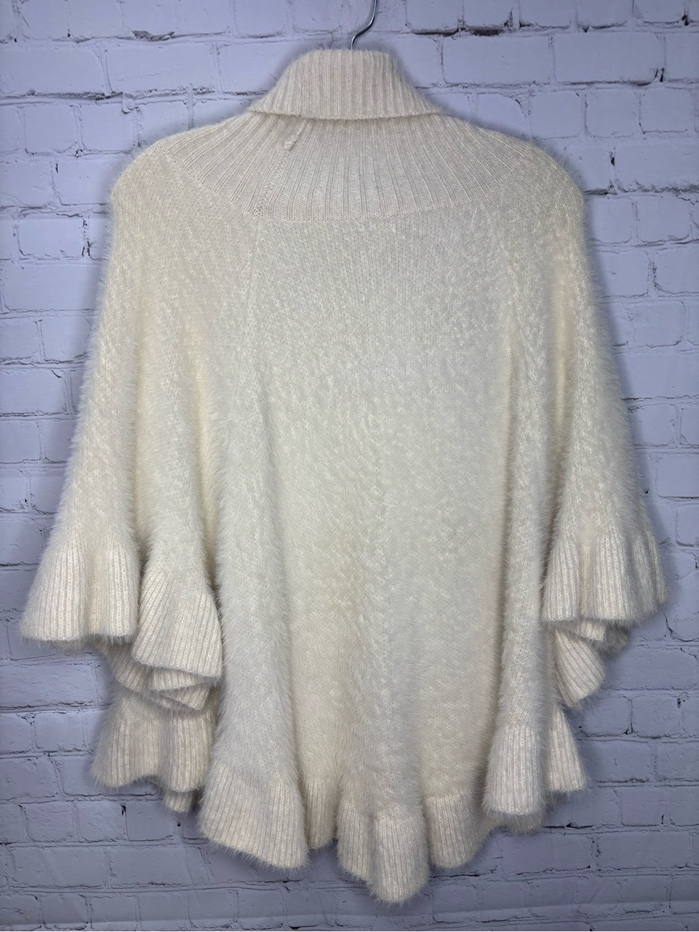 Anthropologie Falling Snow Ruffled Poncho Akemi + Kin O/S - Picture 3 of 6